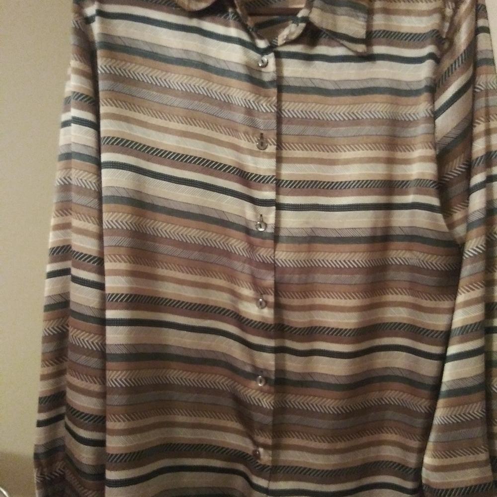 Woman's long sleeves blouse.